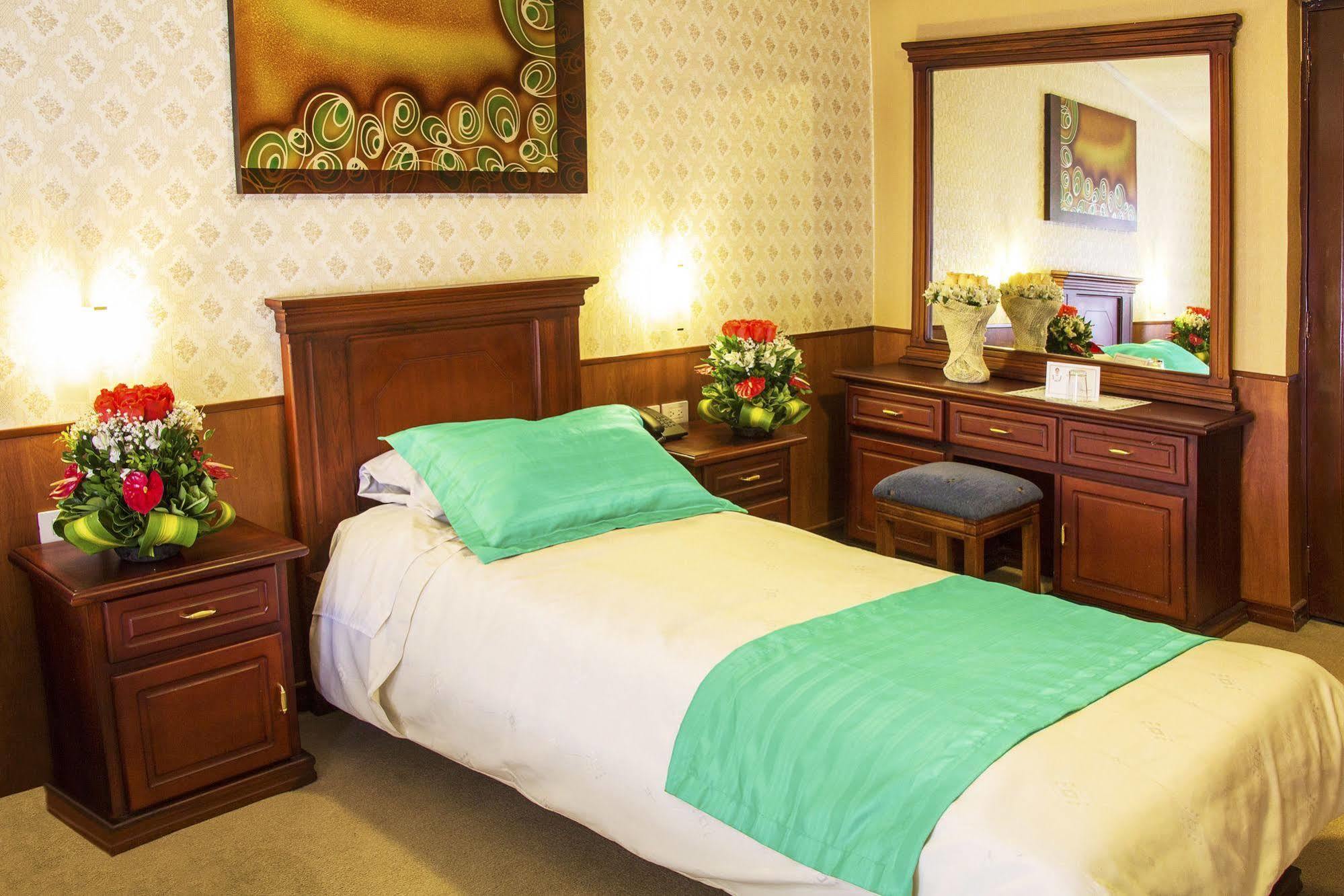 Hotel Inca Imperial Quito Extérieur photo